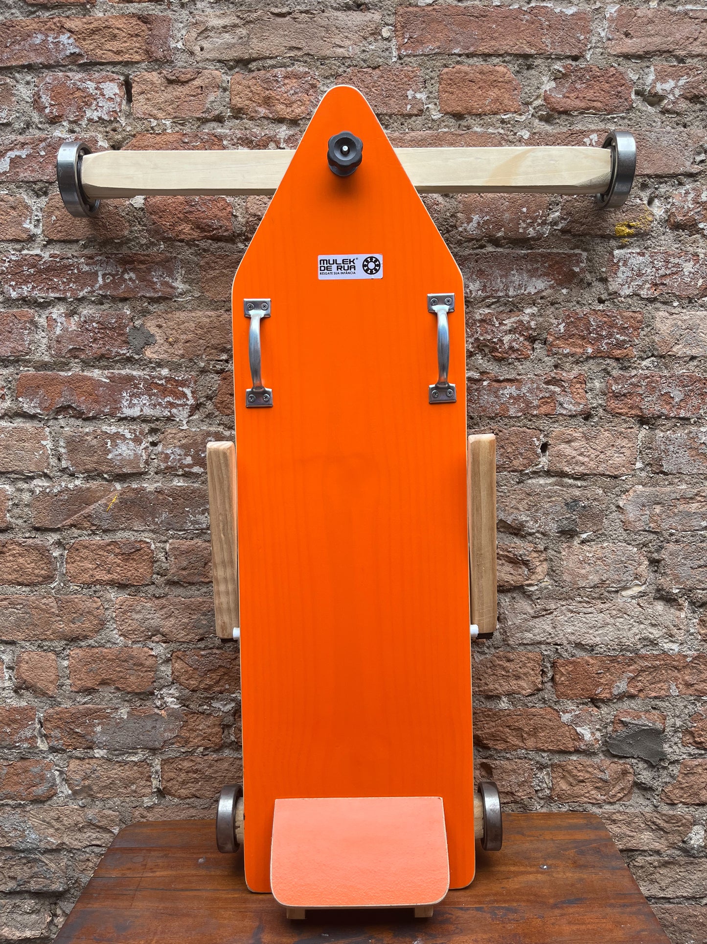 Carrinho de rolimã clássico laranja