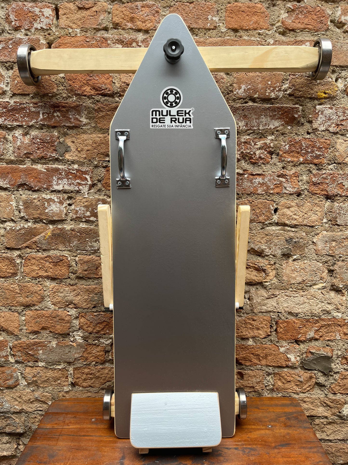 Carrinho de rolimã clássico cinza