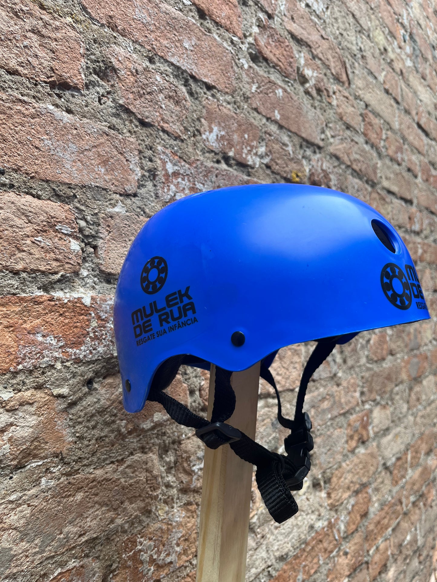 Capacete de proteção azul escuro