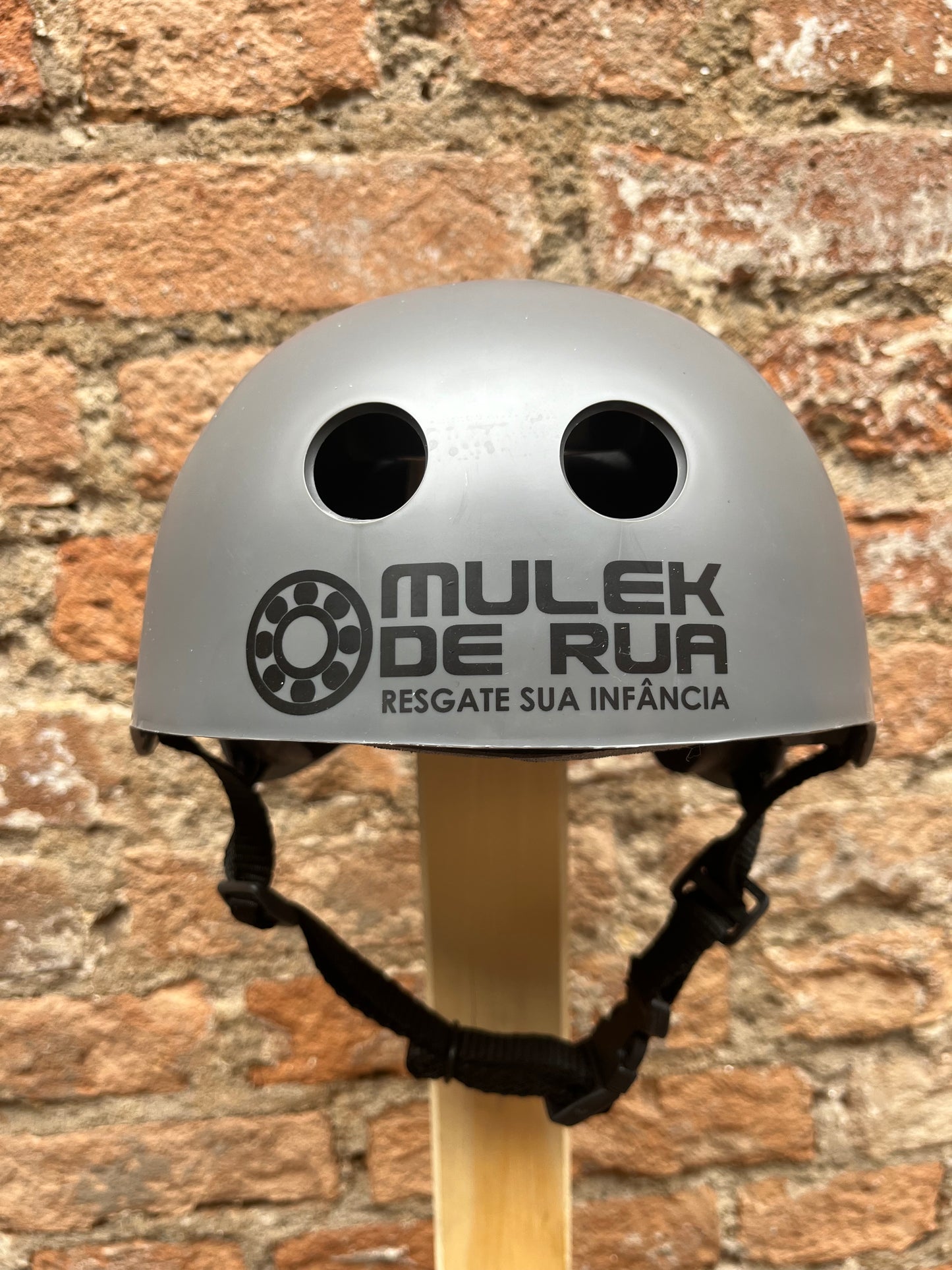 Capacete de proteção cinza