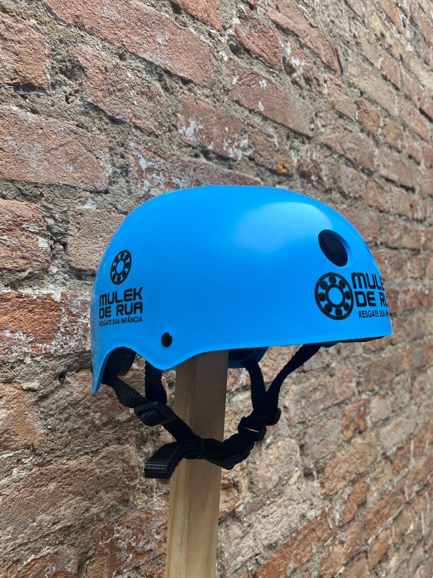 Capacete de proteção azul claro