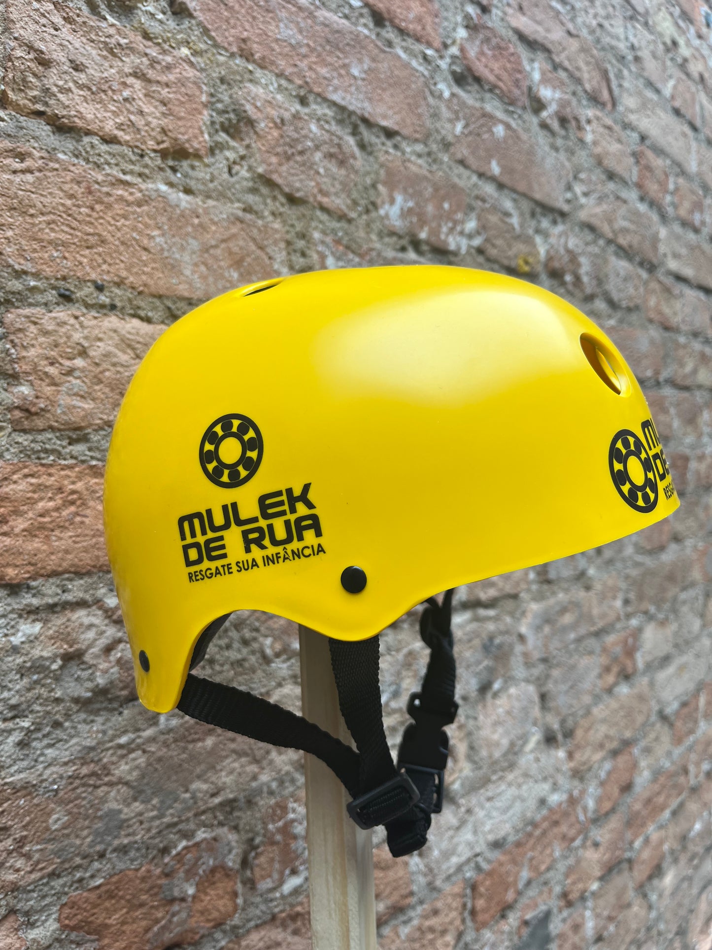 Capacete de proteção amerelo